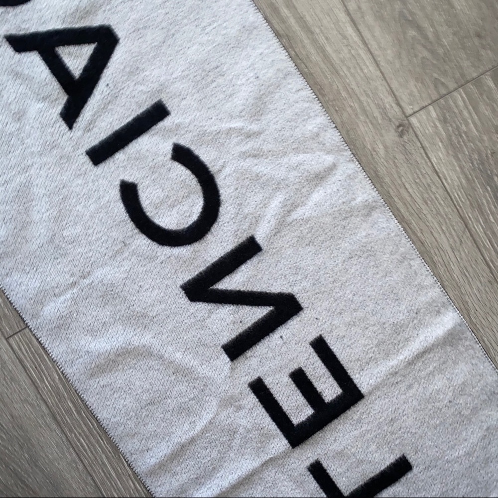 Balenciaga Logo Wool Scarf - Picture 7 of 10